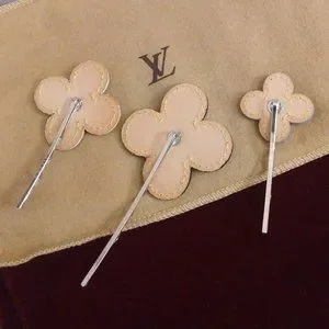 Louis Vuitton Monogram Vernis Flower Hair Pins Louis Vuitton | Accessories | Louis Vuitton Monogram Vernis  main image 4